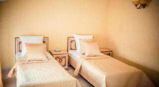 Гостиница «Империя» Краснодар Стандартный двухместный номер с 2 отдельными кроватями-4